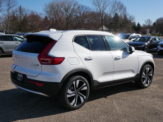 2024 Volvo XC40 Ultimate Bright Theme