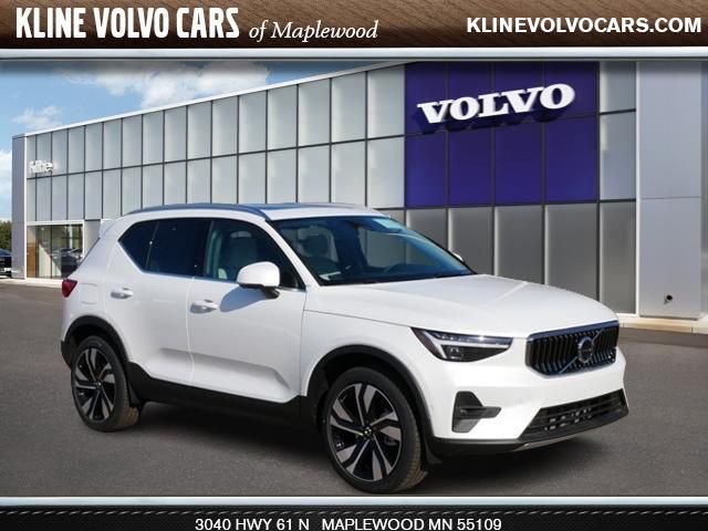 2024 Volvo XC40 Ultimate Bright Theme