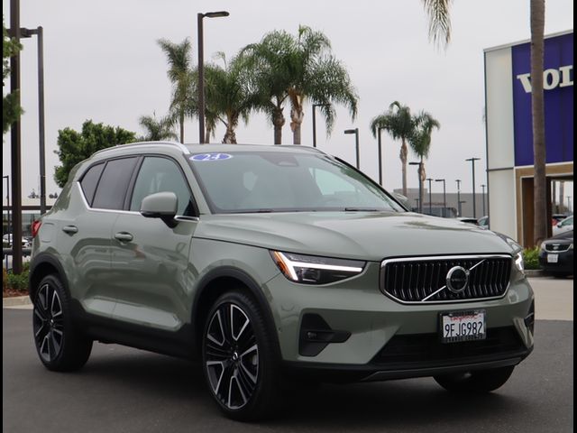 2024 Volvo XC40 Ultimate Bright Theme