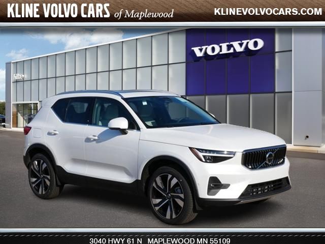 2024 Volvo XC40 Ultimate Bright Theme