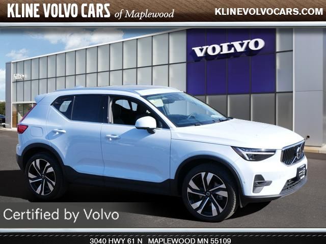 2024 Volvo XC40 Ultimate Bright Theme