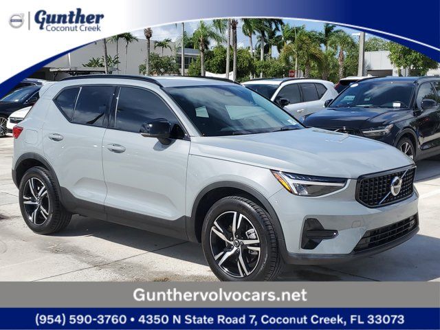 2024 Volvo XC40 