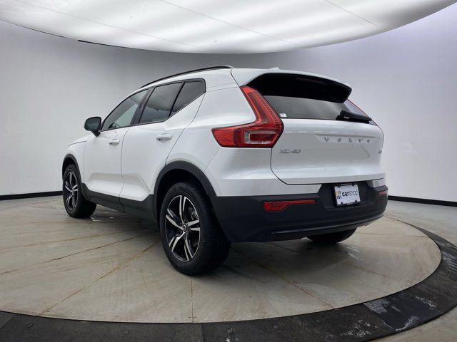 2024 Volvo XC40 Core Dark Theme