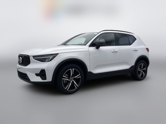 2024 Volvo XC40 Core Dark Theme