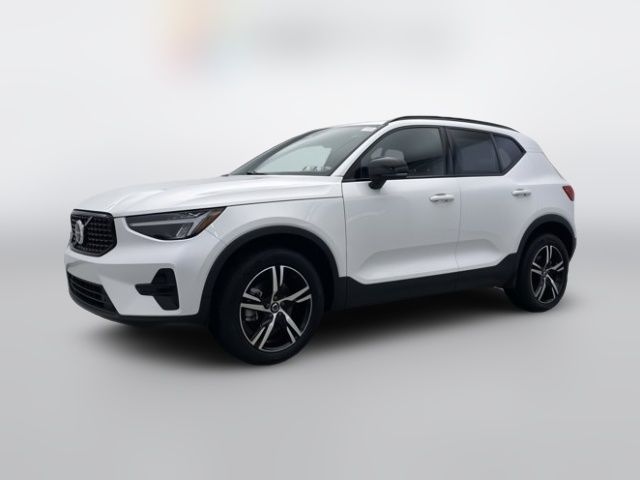 2024 Volvo XC40 Core Dark Theme