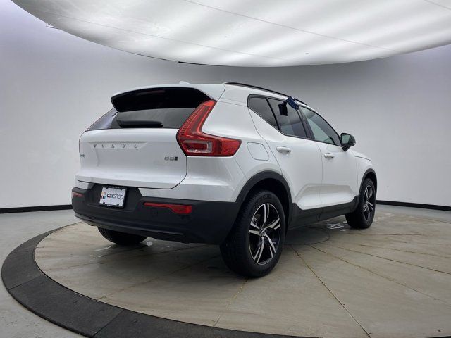 2024 Volvo XC40 Core Dark Theme