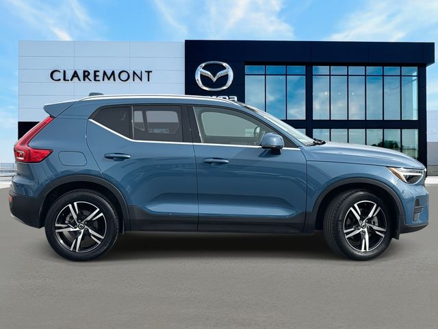 2024 Volvo XC40 Core Dark Theme
