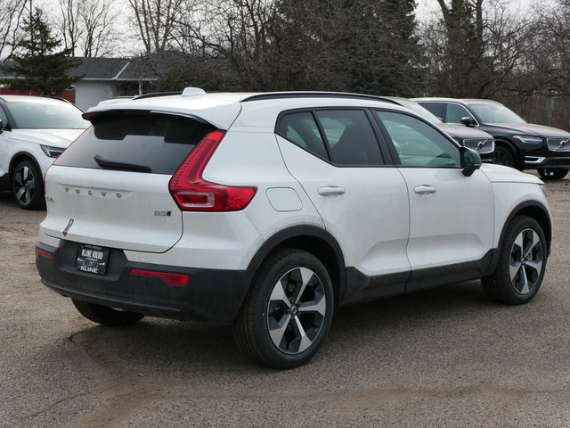 2024 Volvo XC40 Core Bright Theme