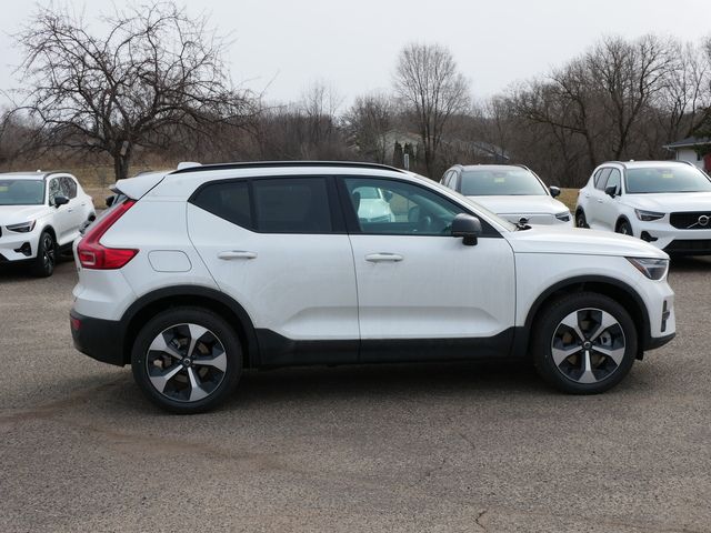 2024 Volvo XC40 Core Bright Theme