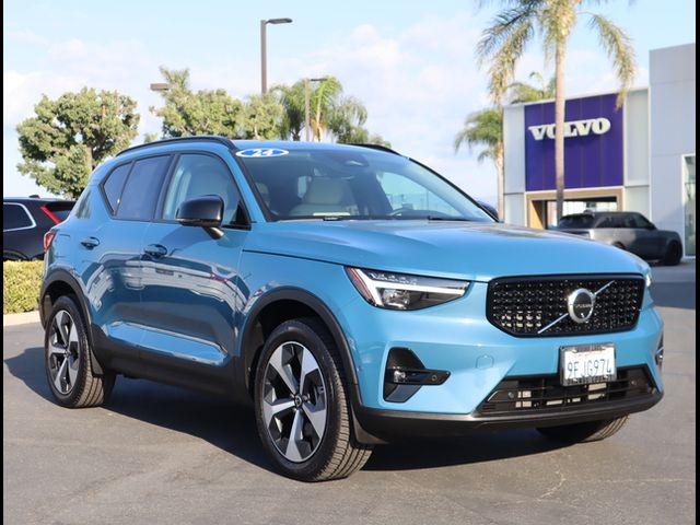 2024 Volvo XC40 Plus Dark Theme