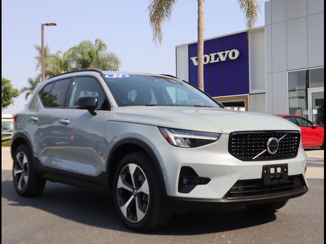 2024 Volvo XC40 Plus Dark Theme