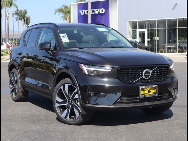 2024 Volvo XC40 Plus Dark Theme