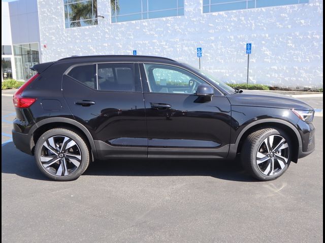 2024 Volvo XC40 Plus Dark Theme