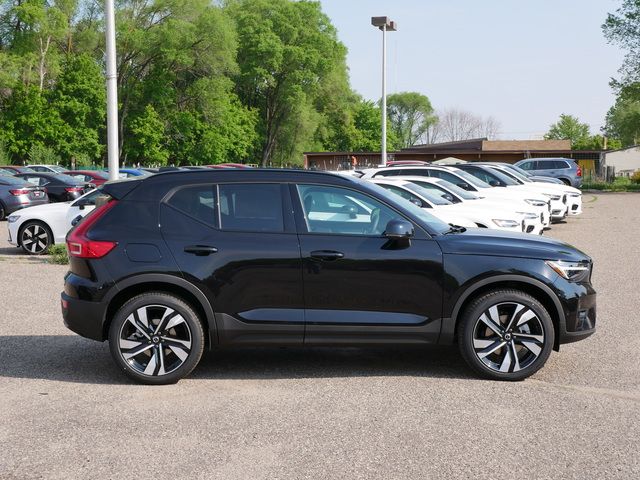 2024 Volvo XC40 Plus Dark Theme