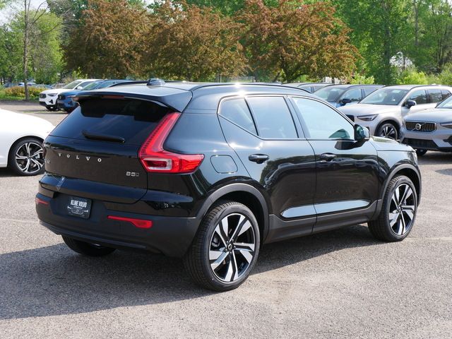 2024 Volvo XC40 Plus Dark Theme