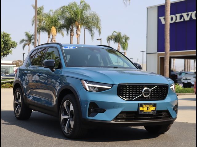 2024 Volvo XC40 Plus Dark Theme