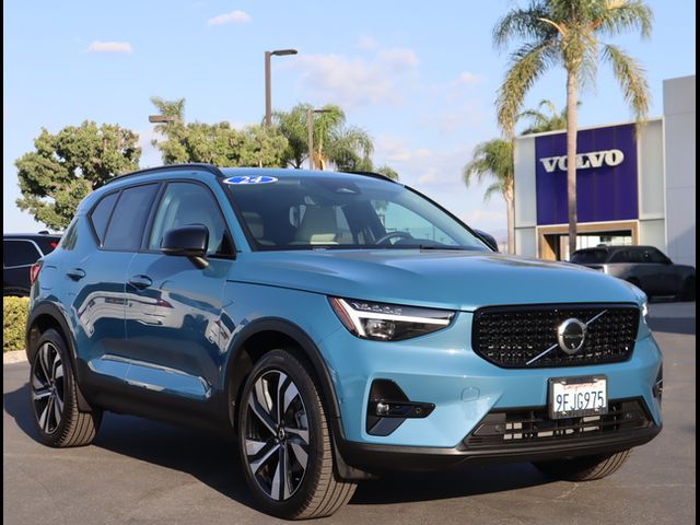 2024 Volvo XC40 Plus Dark Theme