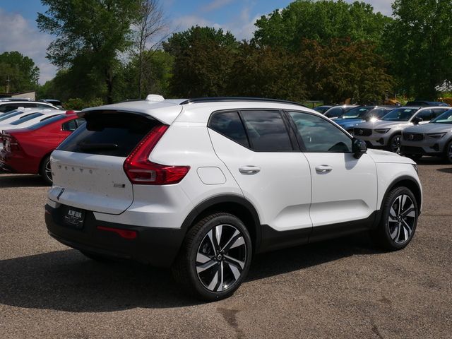 2024 Volvo XC40 Plus Dark Theme