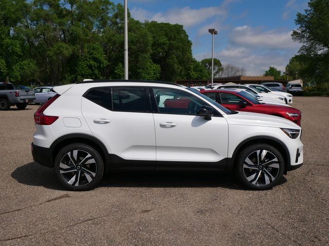 2024 Volvo XC40 Plus Dark Theme