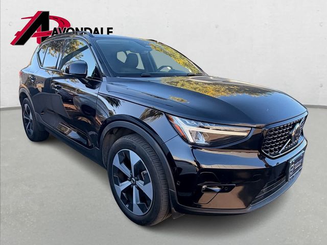 2024 Volvo XC40 Plus Dark Theme