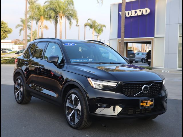 2024 Volvo XC40 Plus Dark Theme