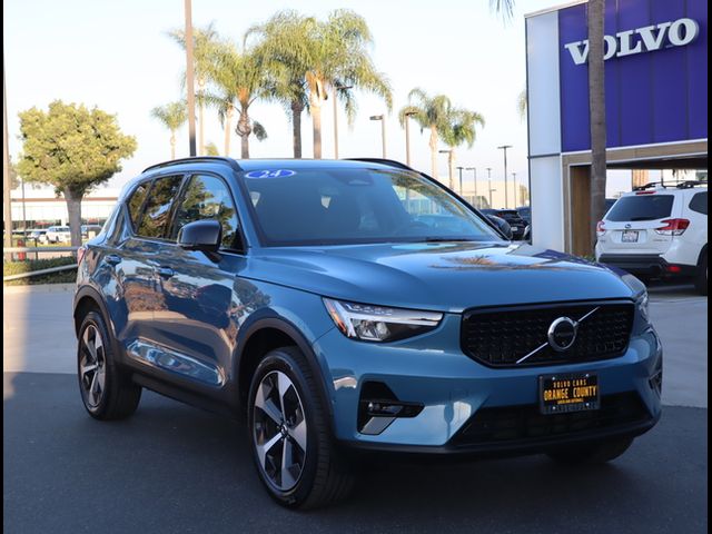 2024 Volvo XC40 Plus Dark Theme