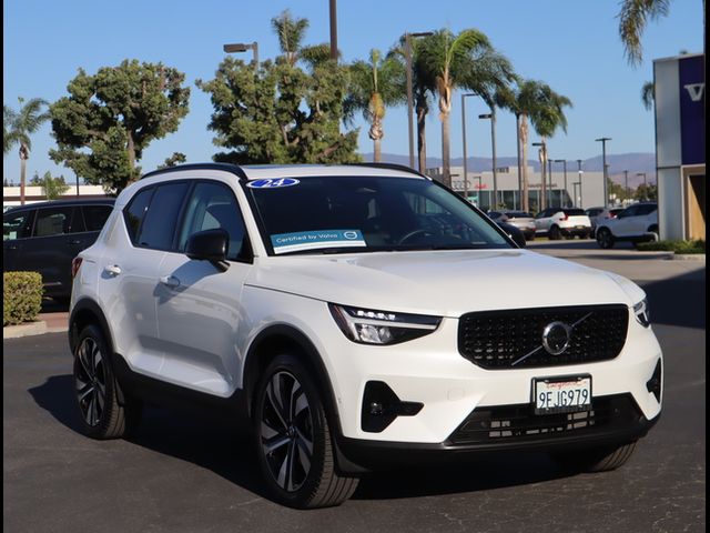 2024 Volvo XC40 Plus Dark Theme