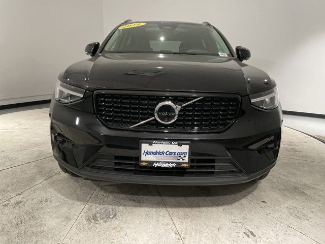 2024 Volvo XC40 Plus Dark Theme