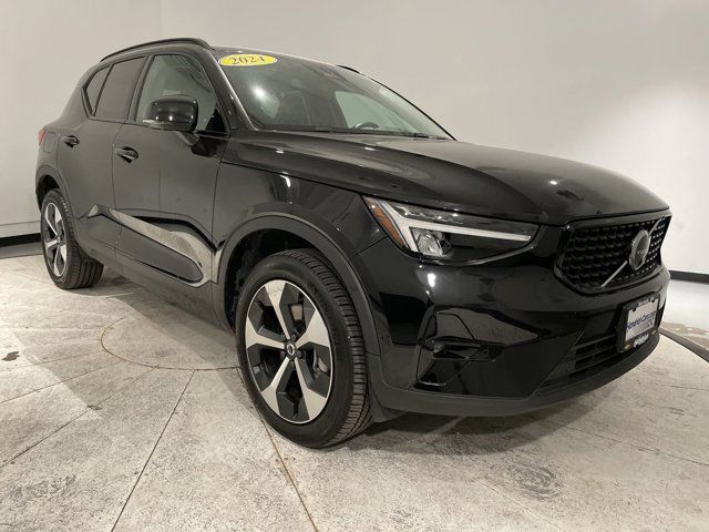 2024 Volvo XC40 Plus Dark Theme