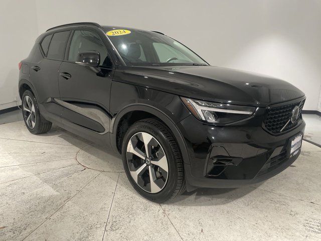 2024 Volvo XC40 Plus Dark Theme