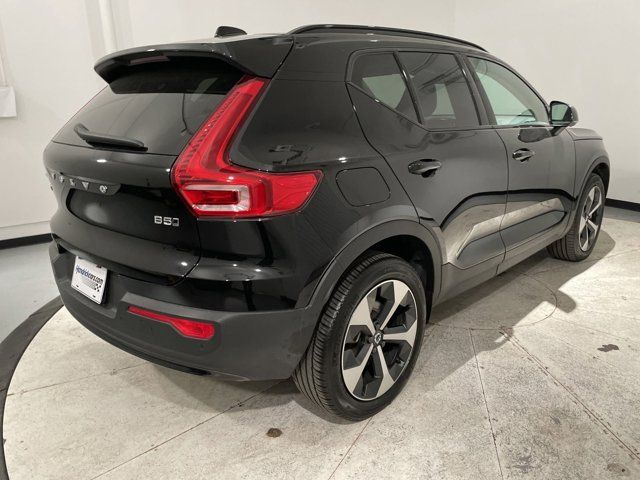 2024 Volvo XC40 Plus Dark Theme