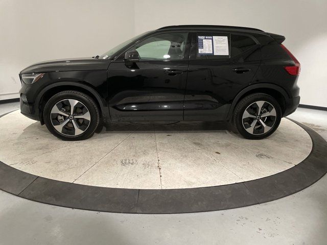 2024 Volvo XC40 Plus Dark Theme