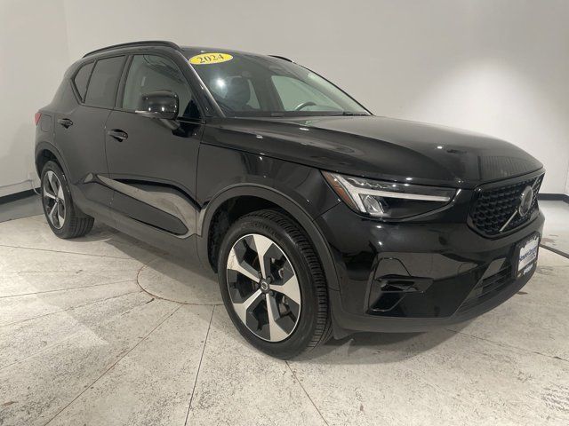 2024 Volvo XC40 Plus Dark Theme