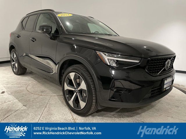 2024 Volvo XC40 Plus Dark Theme