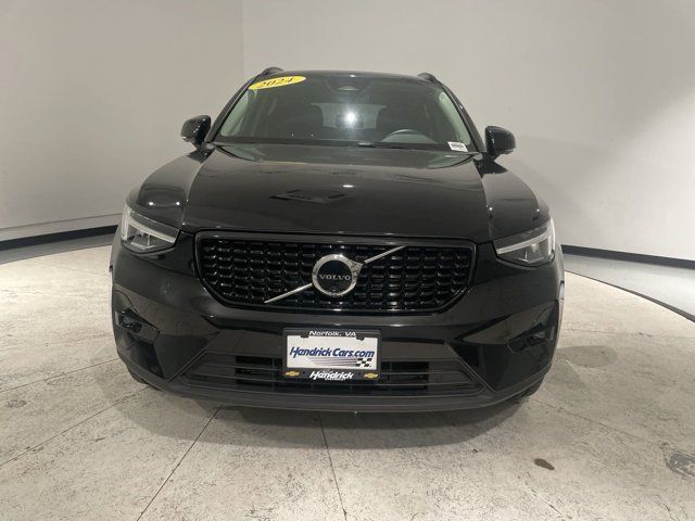 2024 Volvo XC40 Plus Dark Theme