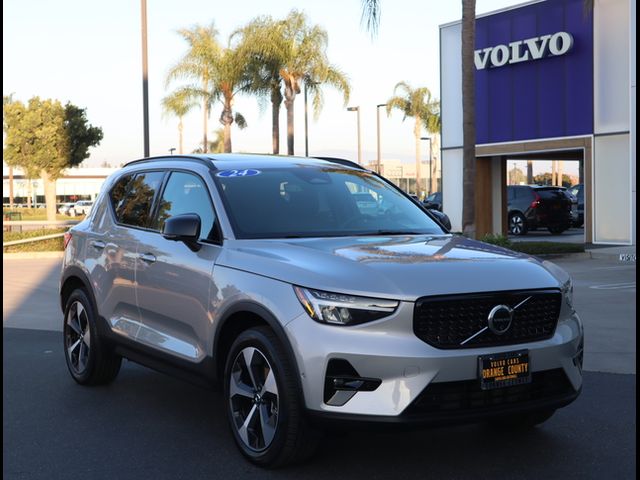 2024 Volvo XC40 Plus Dark Theme