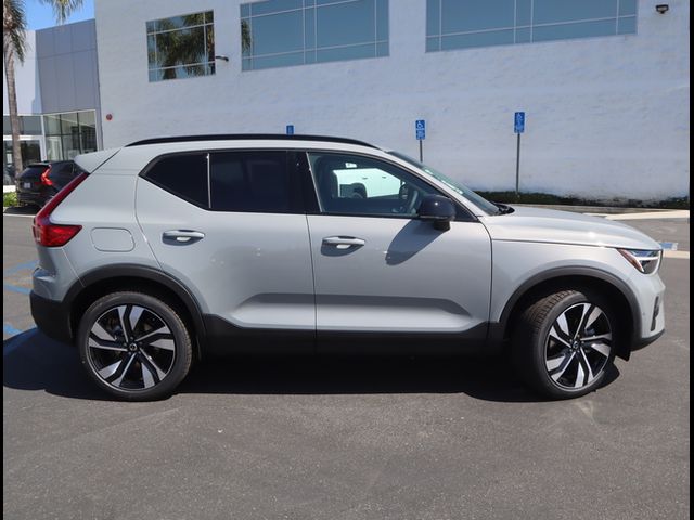 2024 Volvo XC40 Ultimate Dark Theme