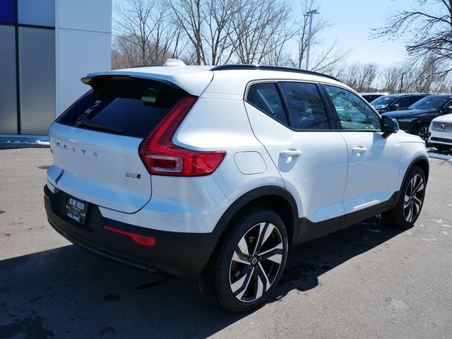 2024 Volvo XC40 Ultimate Dark Theme