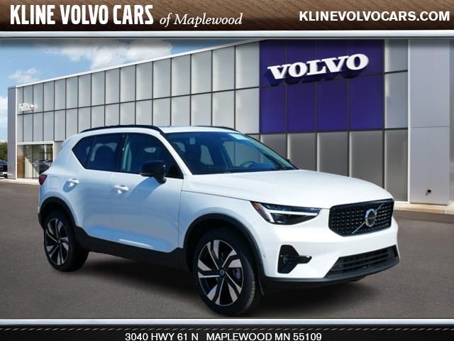 2024 Volvo XC40 Ultimate Dark Theme