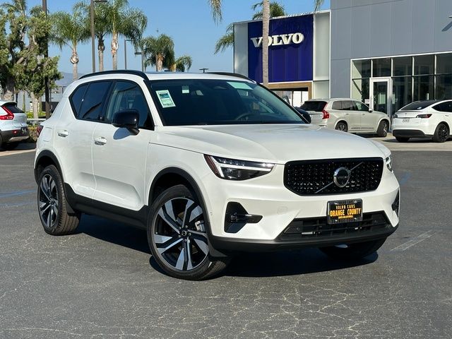 2024 Volvo XC40 Ultimate Dark Theme