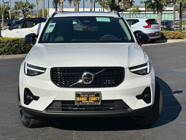 2024 Volvo XC40 Ultimate Dark Theme