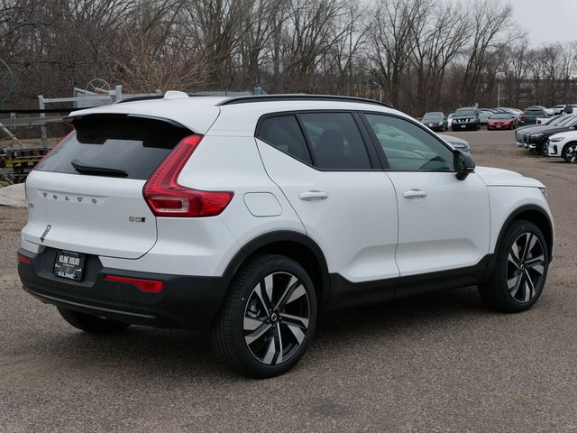 2024 Volvo XC40 Ultimate Dark Theme