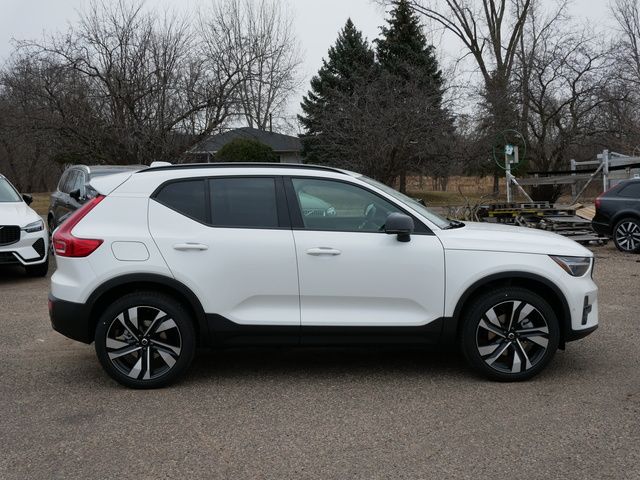 2024 Volvo XC40 Ultimate Dark Theme