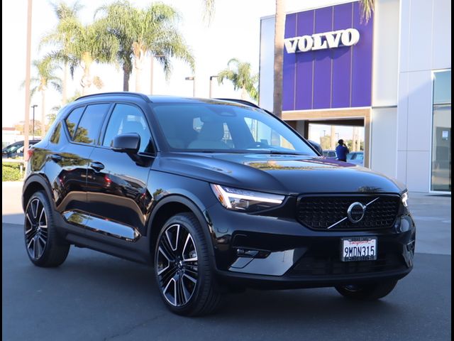 2024 Volvo XC40 Ultimate Dark Theme