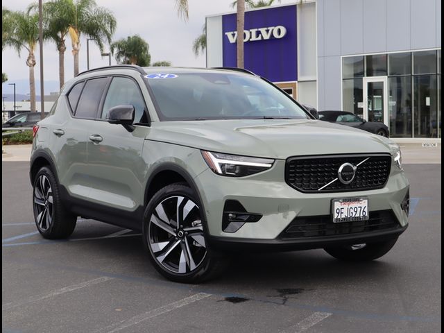 2024 Volvo XC40 Ultimate Dark Theme