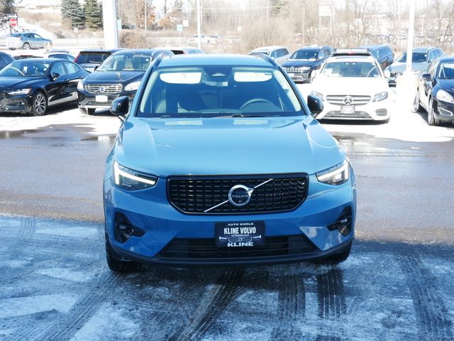 2024 Volvo XC40 Ultimate Dark Theme