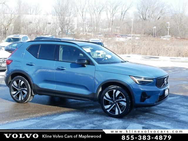 2024 Volvo XC40 Ultimate Dark Theme