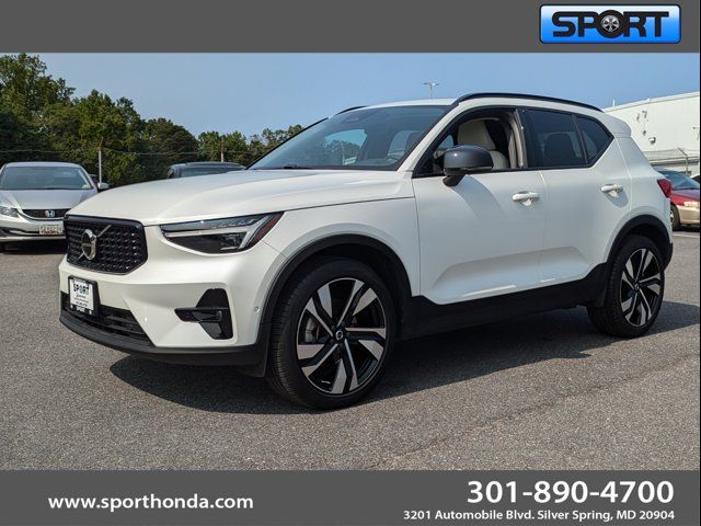 2024 Volvo XC40 Ultimate Dark Theme