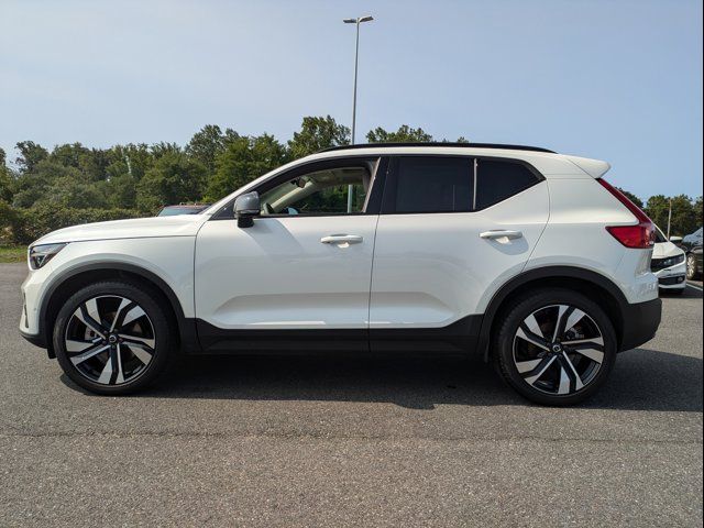 2024 Volvo XC40 Ultimate Dark Theme