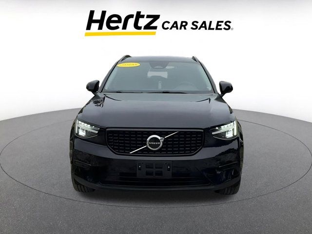 2024 Volvo XC40 